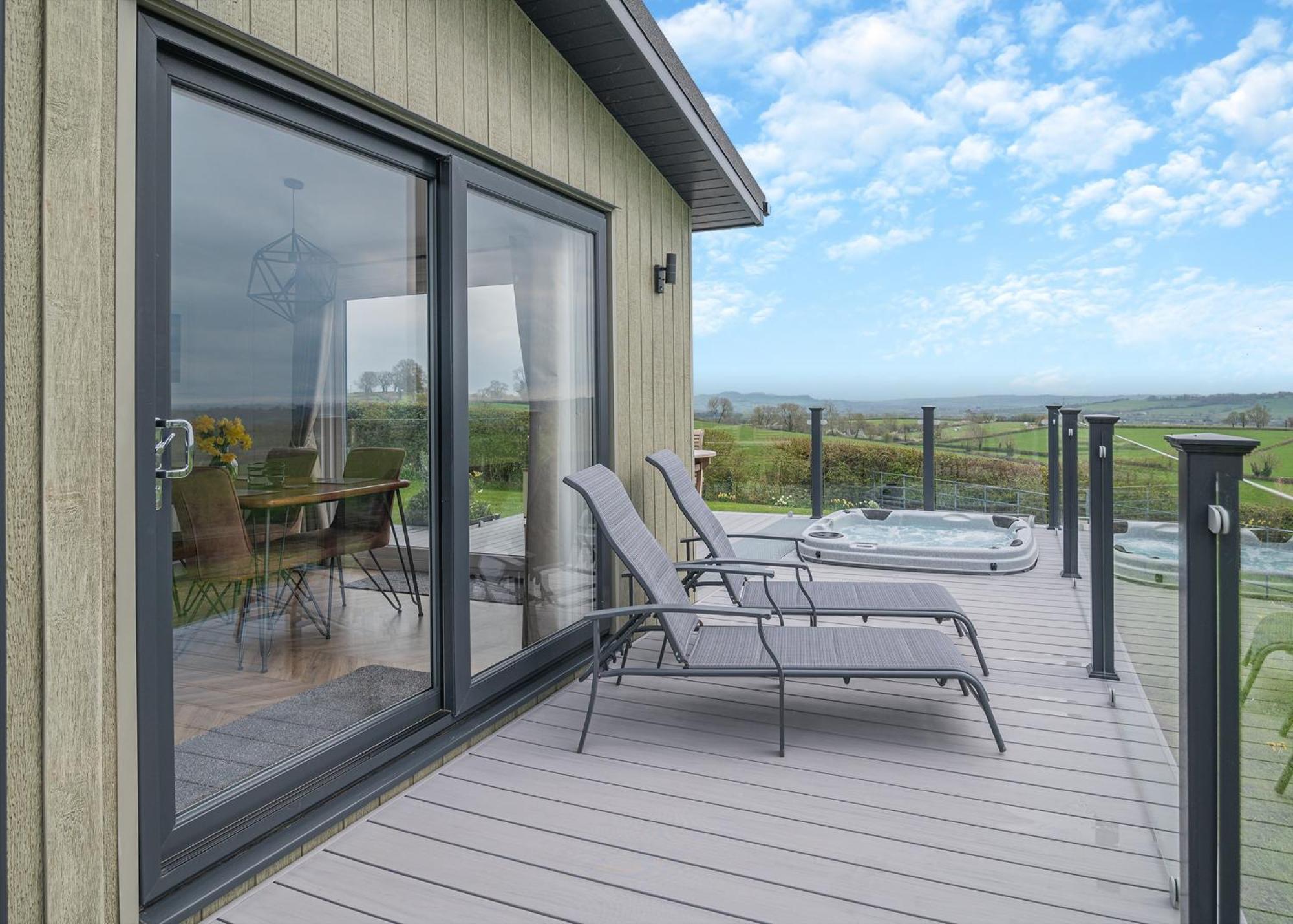Midsomer Lodges Pilton Eksteriør bilde